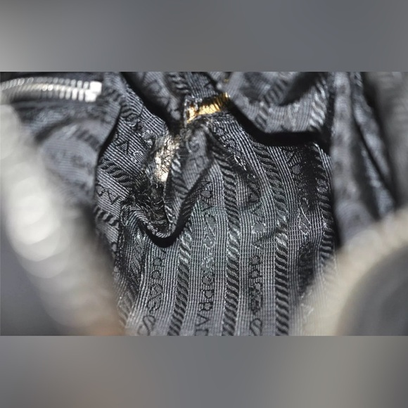 β οΈβ₯οΈ Authentic PRADA Vintage Nylon Tessuto Leather Hand Boston Bag β₯οΈβ οΈ - Picture 10 of 16